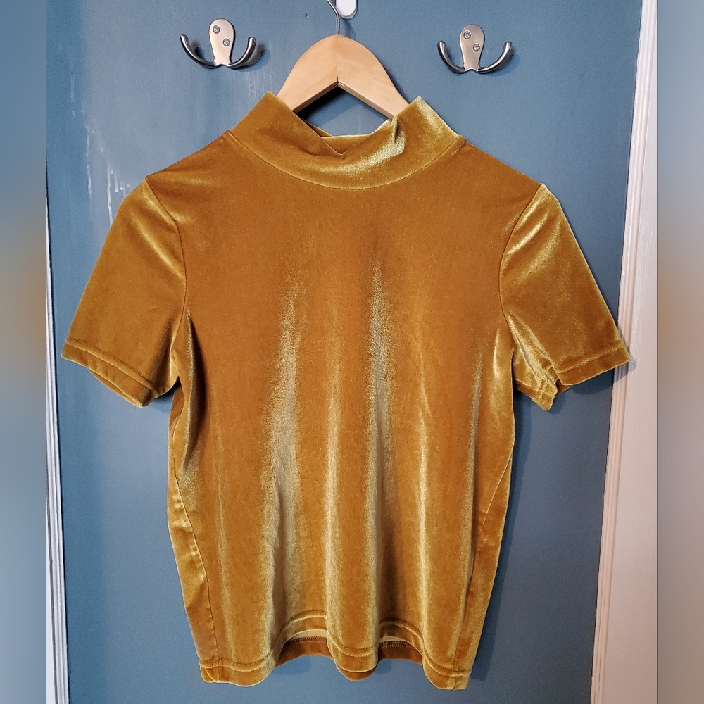 Velvet turtleneck t-shirt mustard yellow
